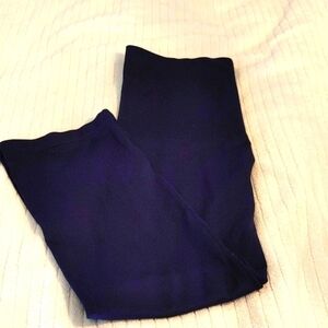 NWOT Genie Capri control leggings Navy. Large